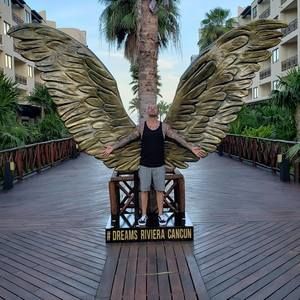 Meet your Posher, Ernesto